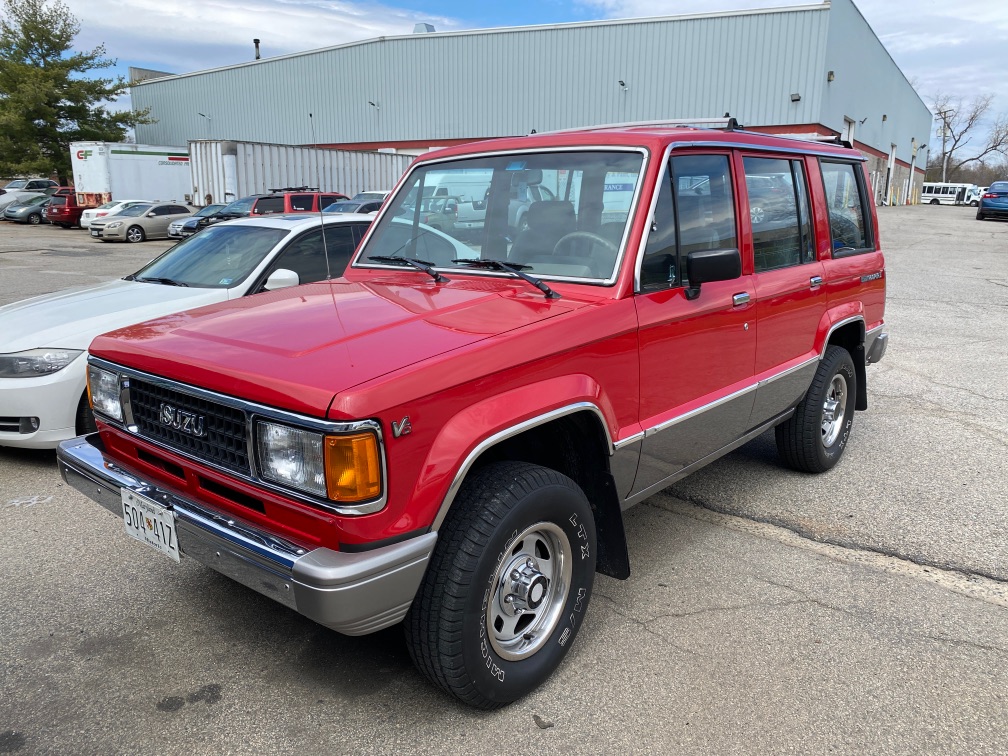 1991 Isuzu Trooper front view 