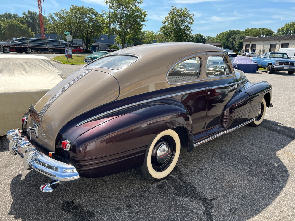 1942 Pontiac Eight: Pontiac Torpedo maroon & tan rear view 