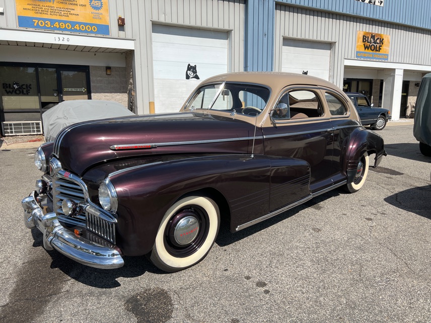 1942 Pontiac Eight: Pontiac Torpedo maroon & tan side view